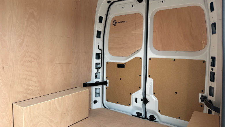 Renault Master Mwb Diesel Fwd MM35 Blue dCi 130 Advance Medium Roof Van